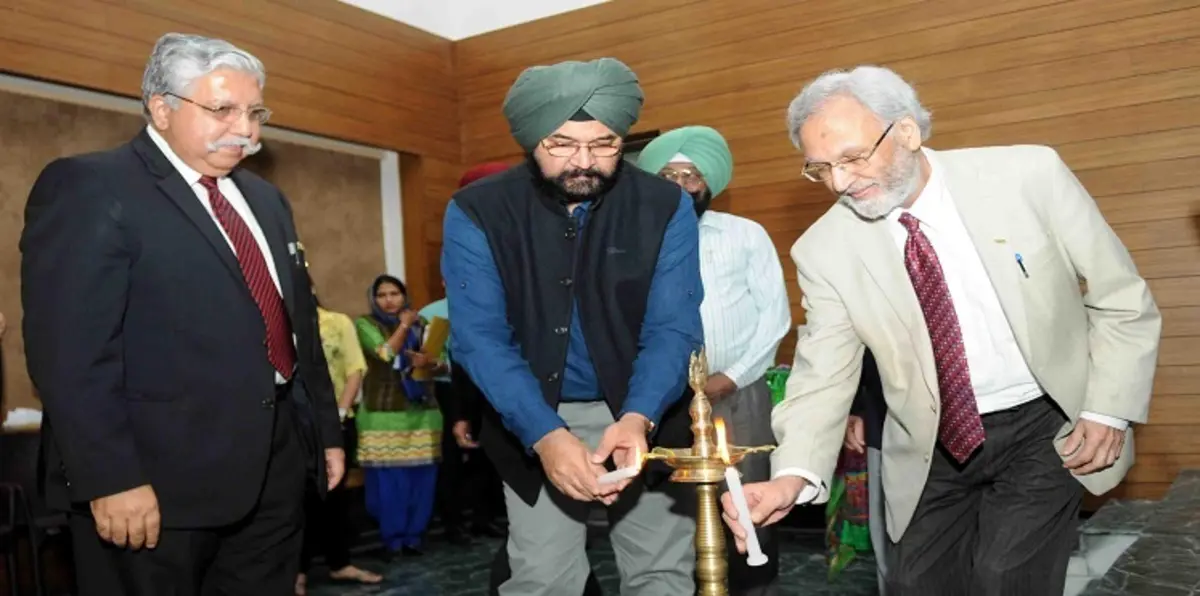 ‫"طالبان" تتبنى قتل وزير للأقليات في باكستان‬