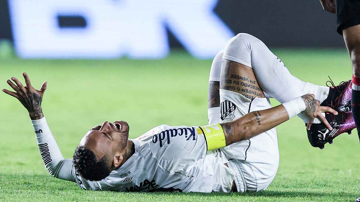 سقوط مرعب وتصويبة قوية.. ملخص مباراة نيمار الأولى مع سانتوس (فيديو)