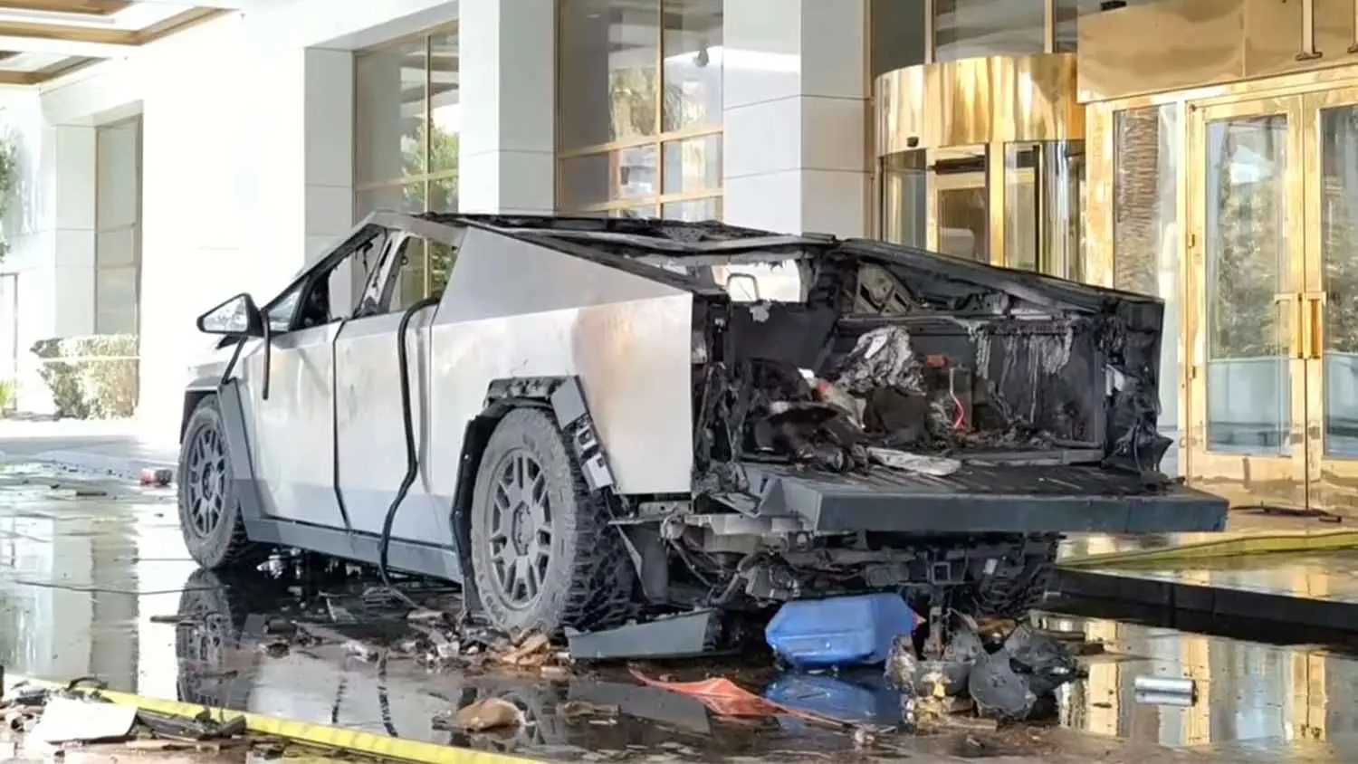 الكشف عن هوية منفذ هجوم شاحنة "تسلا" في لاس فيغاس (فيديو)