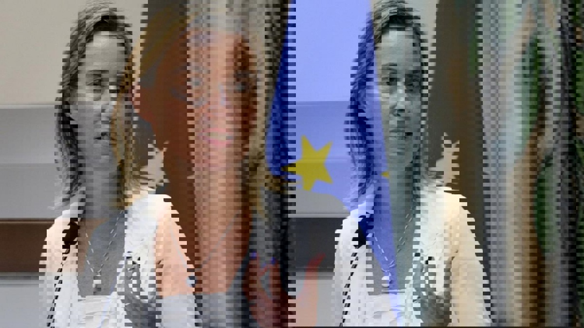 في لقائها مع السراج.. موغريني تدعو لوقف إطلاق النار في طرابلس