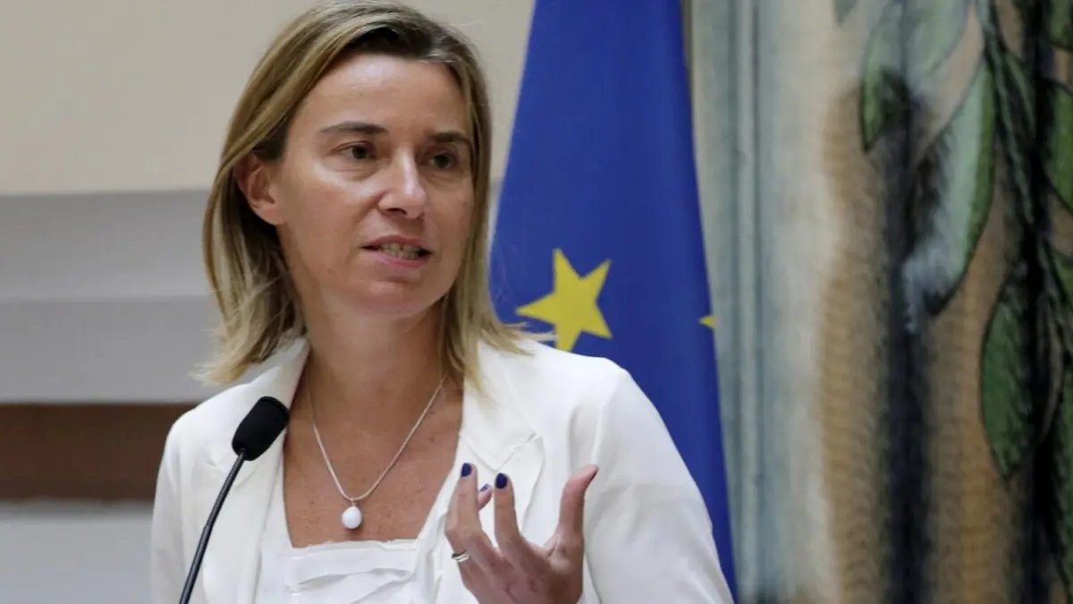 في لقائها مع السراج.. موغريني تدعو لوقف إطلاق النار في طرابلس