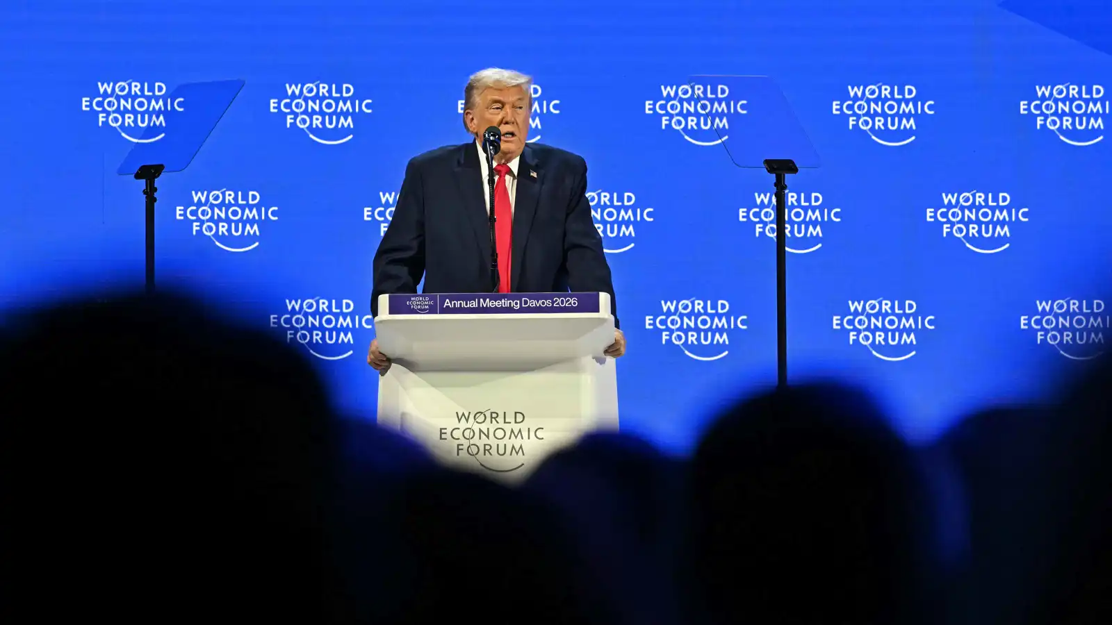 ترامب في "دافوس": أنقذتُ أمريكا من انهيار بمجال الطاقة