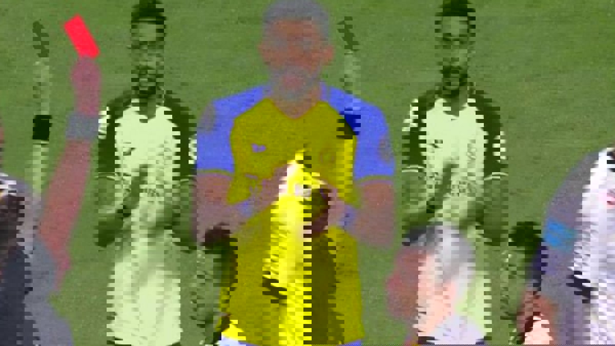 طرد طارق حامد خلال مباراة الاتحاد والنصر بالدوري السعودي (فيديو)