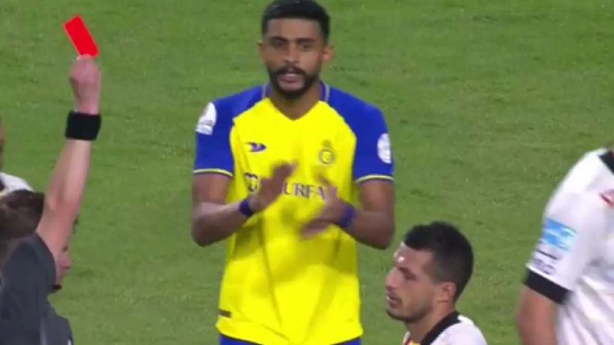 طرد طارق حامد خلال مباراة الاتحاد والنصر بالدوري السعودي (فيديو)
