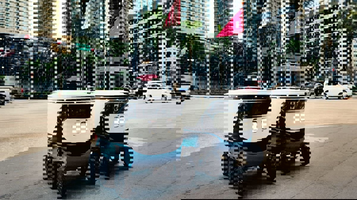 أوبر تطلق أسطولًا من روبوتات توصيل الطعام ذاتية القيادة‎‎