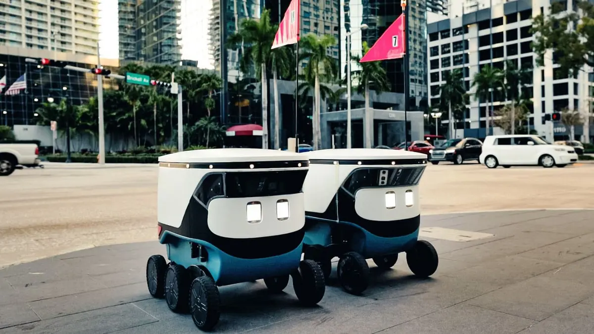 أوبر تطلق أسطولًا من روبوتات توصيل الطعام ذاتية القيادة‎‎