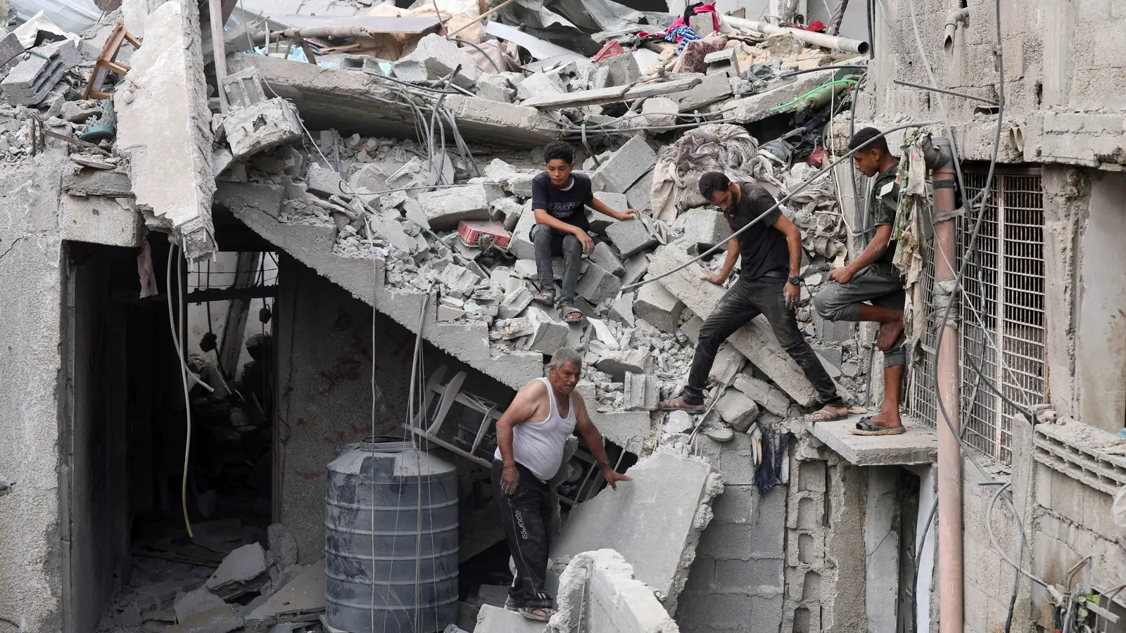 "فرصة حقيقية".. هل يختتم بايدن ولايته بهدنة في غزة؟