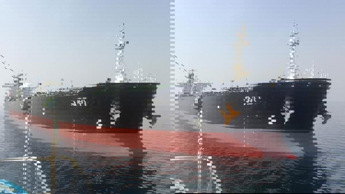 إيران تنشر صورة ناقلة نفط تعرضت لهجوم‎  في البحر الأحمر