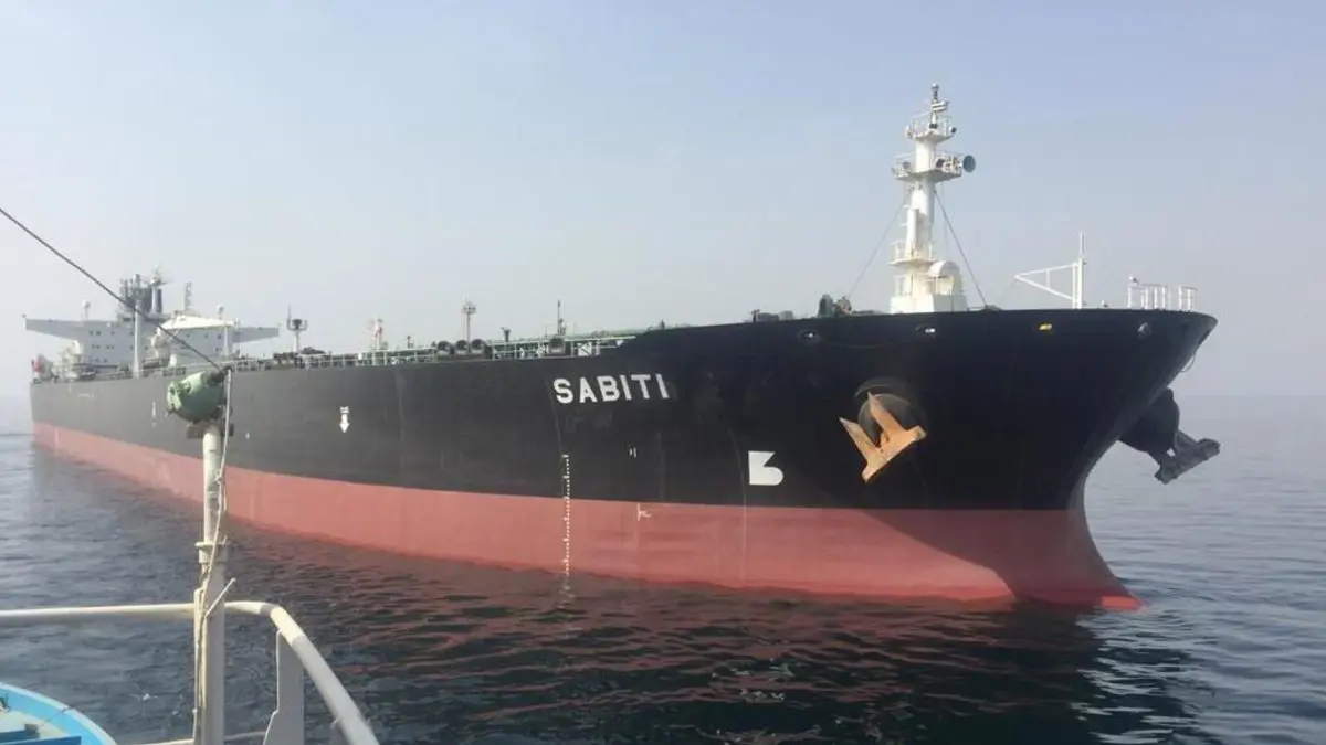 إيران تنشر صورة ناقلة نفط تعرضت لهجوم‎  في البحر الأحمر