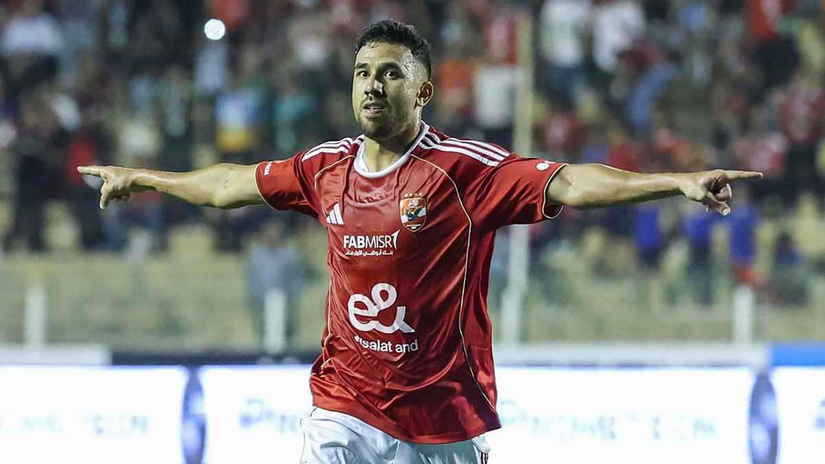 بسبب "الإشارة".. الأهلي المصري يعاقب تريزيغيه