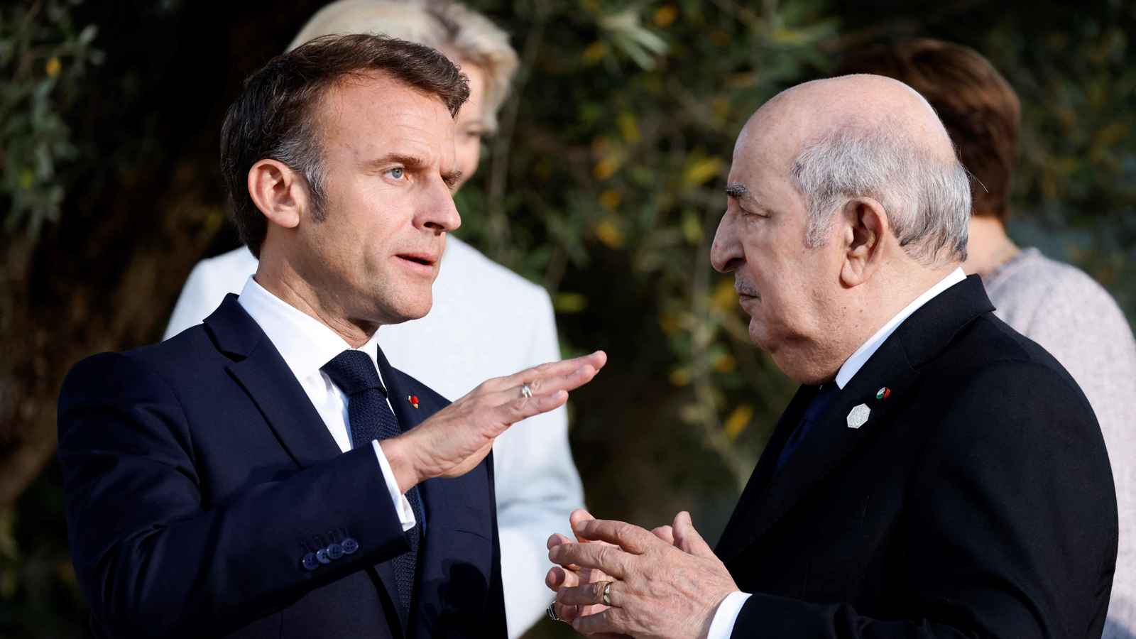 "رياح اليمين المتطرف".. إلى أين تدفع العلاقات الفرنسية الجزائرية؟