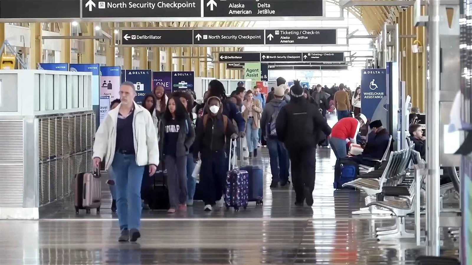 نقص المراقبين الجويين يزيد أزمة الطيران وسط إغلاق حكومي في أمريكا