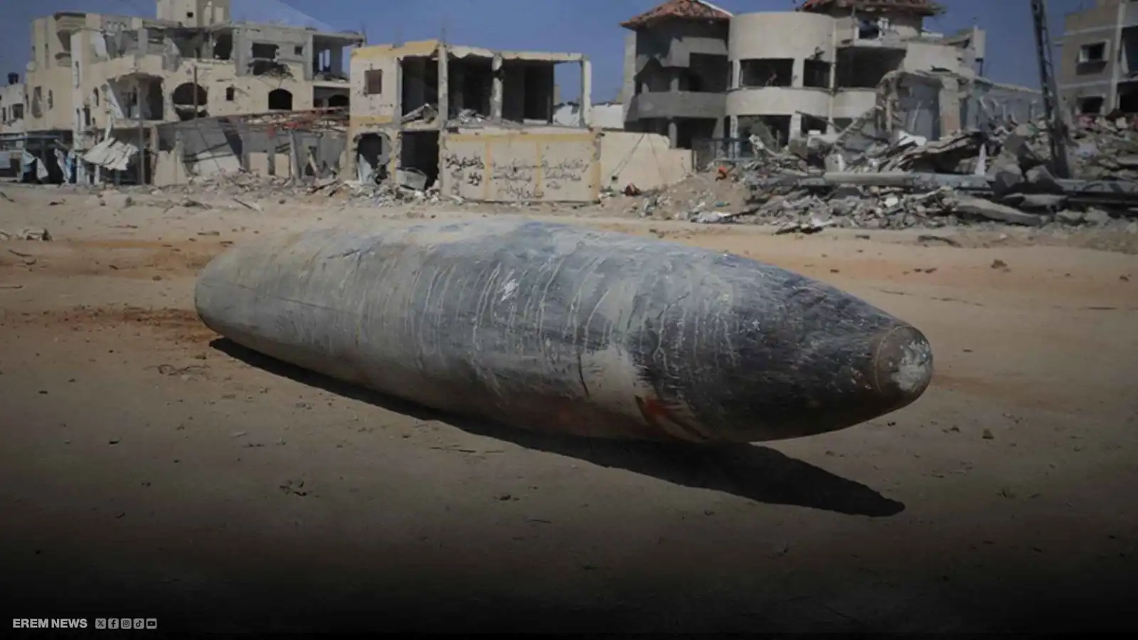 "قذائف صامتة".. ذخائر غير منفجرة ترسم طريق الموت للغزيين (فيديو إرم)