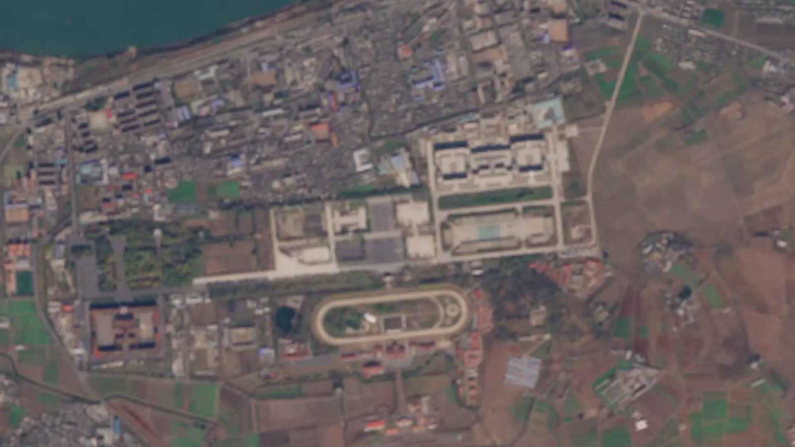 ما سر الحشد العسكري غير المسبوق قرب بيونغ يانغ؟