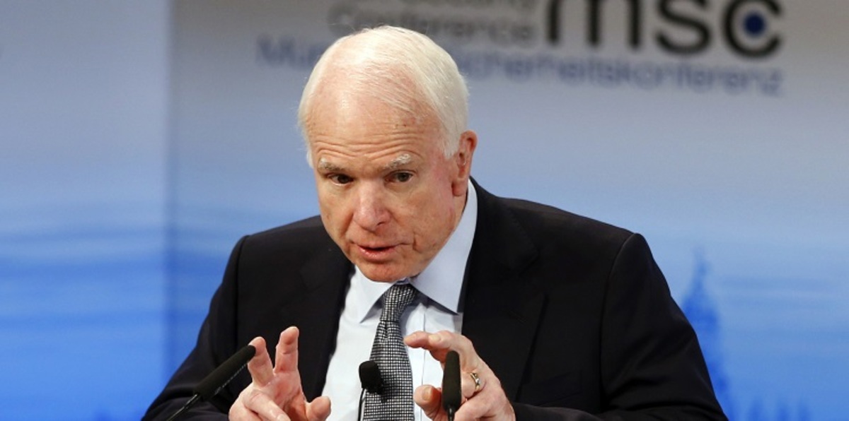 السيناتور ماكين "غاضب" من ترامب لكشفه معلومات استخباراتية إلى روسيا‎