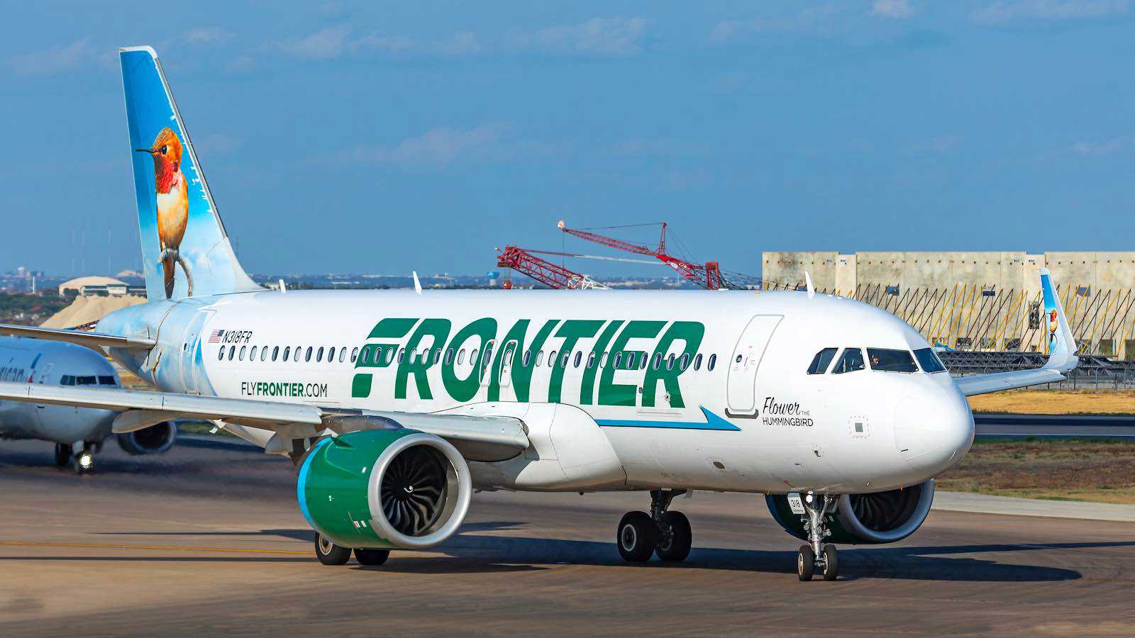 مسافرة تثير الذعر بتهديد كاذب على متن الطائرة (فيديو)