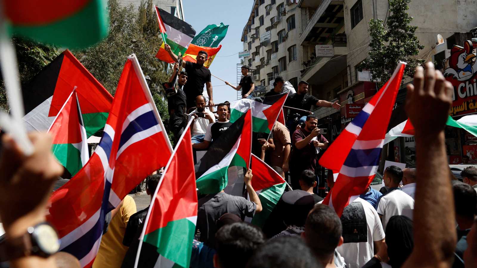 احتفالات في الضفة الغربية باعتراف دول غربية بفلسطين (صور)