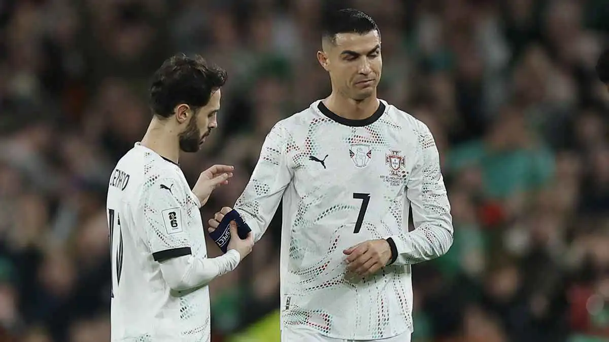 ضرب منافسه بقوة.. طرد كريستيانو رونالدو من مباراة البرتغال وأيرلندا (فيديو)