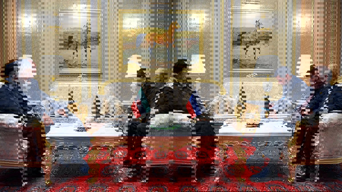 الرئيس الإيراني يدعو لتبادل مالي مستقل مع روسيا