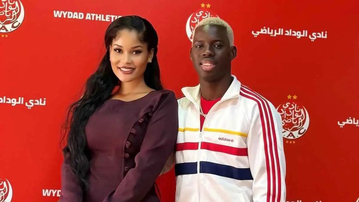 يتابعها 12 مليونا.. من هي زوجة عزيز كي لاعب الوداد المغربي؟ (فيديو)