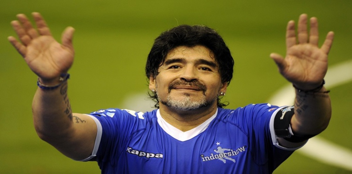 مارادونا لجماهير نابولي: لا أهتم بما يفعله هيغواين