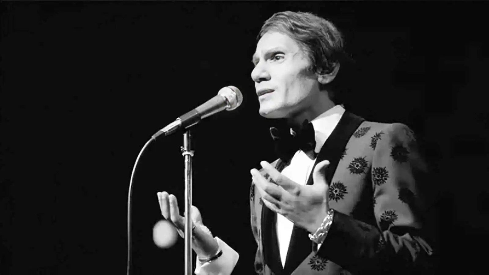 تقنية "الهولوغرام" تستحضر "العندليب الأسمر" في حفل بالمغرب