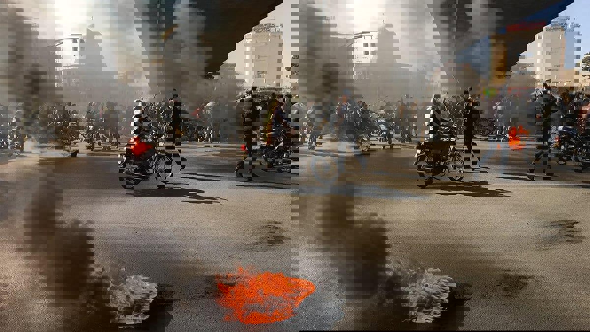 إيران.. تجدد الاحتجاجات في خوزستان والسلطات تقطع الإنترنت