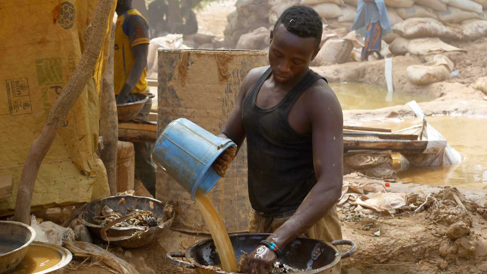 عبر 7 قمم .. "حرب باردة" بين القوى الكبرى للفوز بثروات أفريقيا