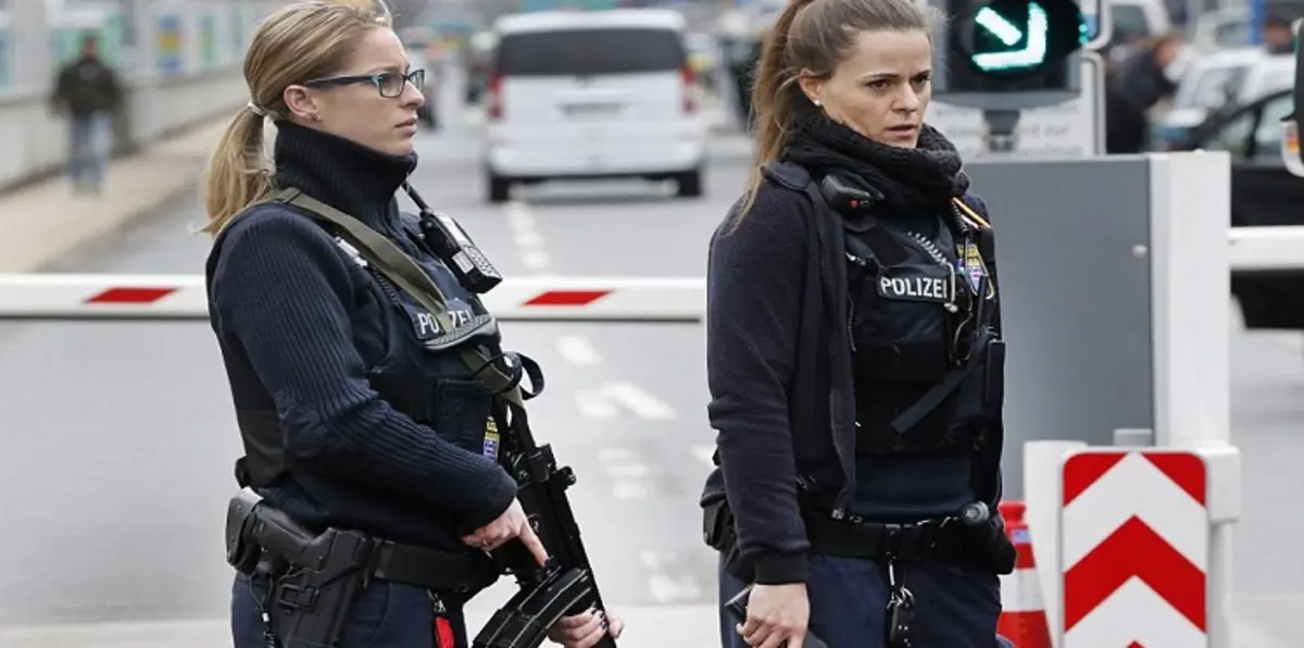 امرأة بريطانية تطلب الشرطة لطفلها.. والسبب؟