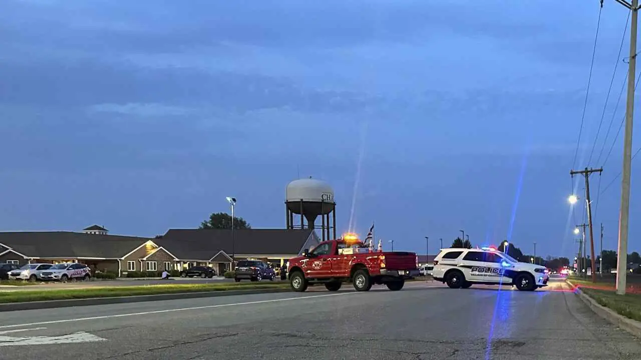 مقتل 4 أطفال باقتحام سيارة لمبنى في إلينوي الأمريكية (فيديو)