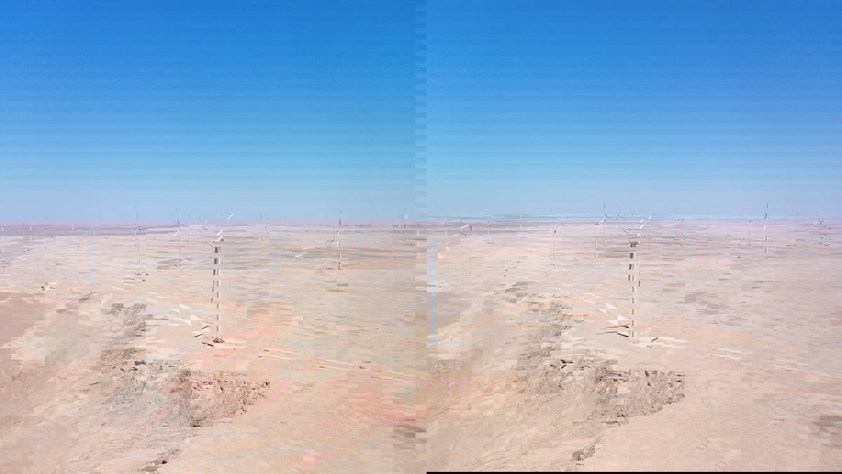 رياح الشمال القوية تولد الكهرباء بدلا من النفط للمرة الأولى في السعودية