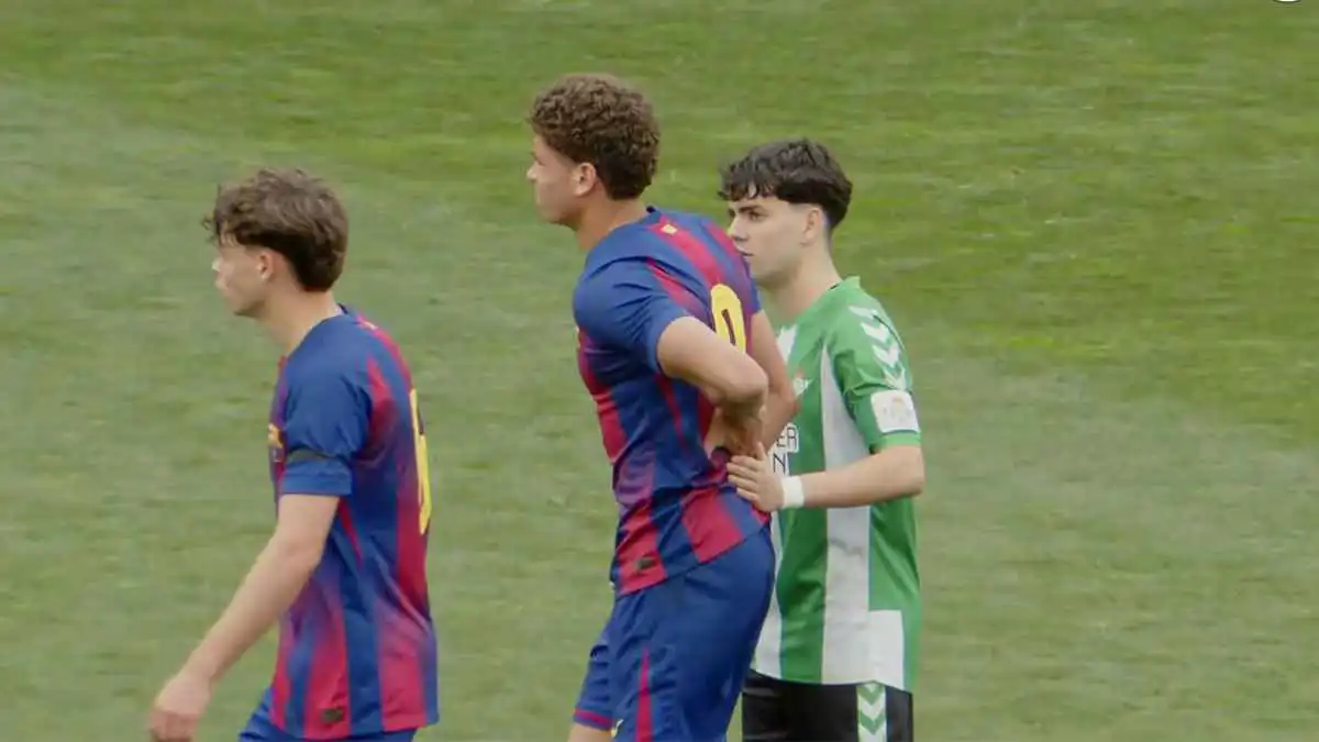 فضيحة تحكيمية.. 3 قرارات حرمت حمزة عبد الكريم من أول لقب مع برشلونة (فيديو)