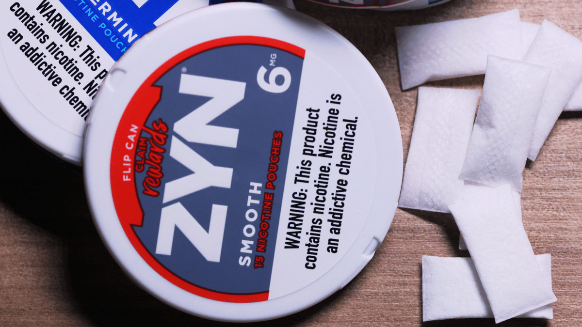 أكياس النيكوتين "Zyn" تثير الجدل بين المشرعين وخبراء الصحة