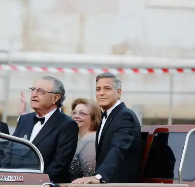 جورج كلوني وشقيقته الراحلة 