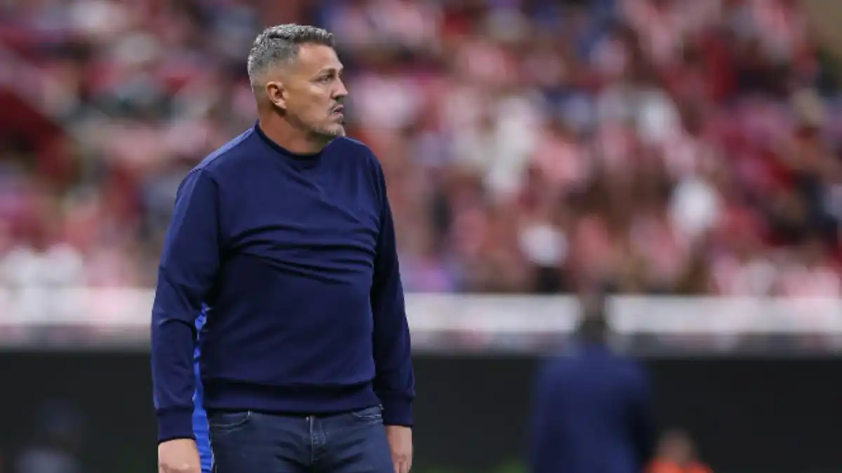 أياكس الهولندي يعلن إقالة مدربه ويتعاقد مع الإسباني أوسكار غارسيا