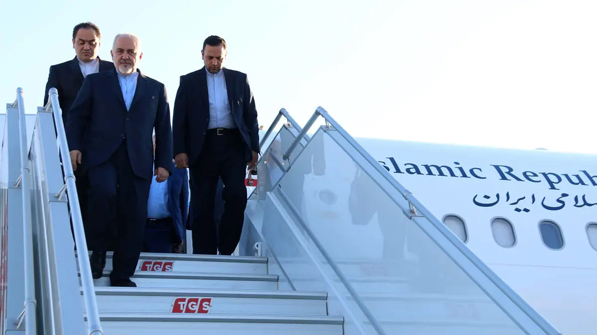 ظريف يصل مدينة قمة السبع.. وطهران: لن يجتمع بالأمريكيين