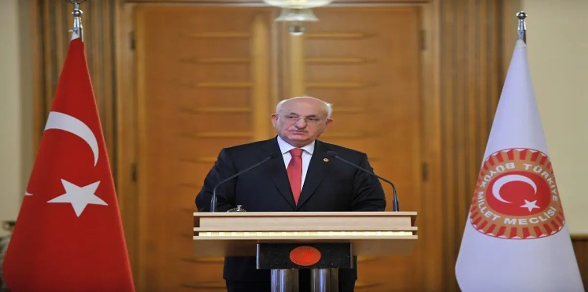 رئيس البرلمان التركي يثير خلافات بالدعوة إلى دستور ديني