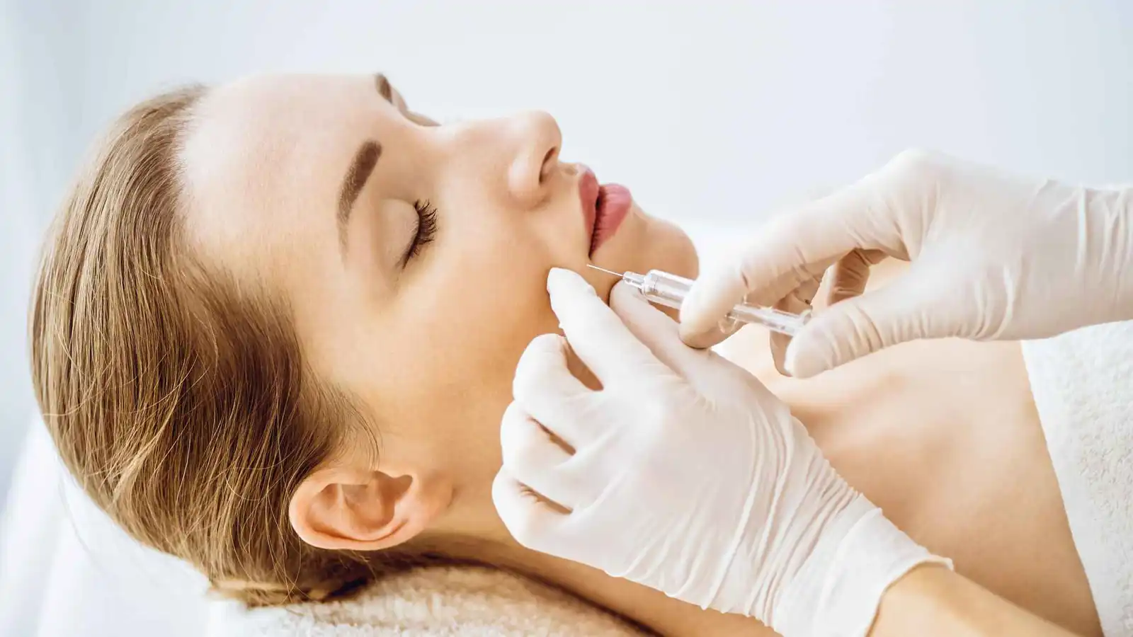 بين الفاعلية والتساؤلات.. حُقن الخلايا الجذعية تدخل مجال التجميل بقوة