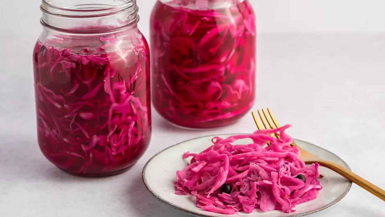 "مخلل الملفوف" قد يكون السر في صحة الأمعاء