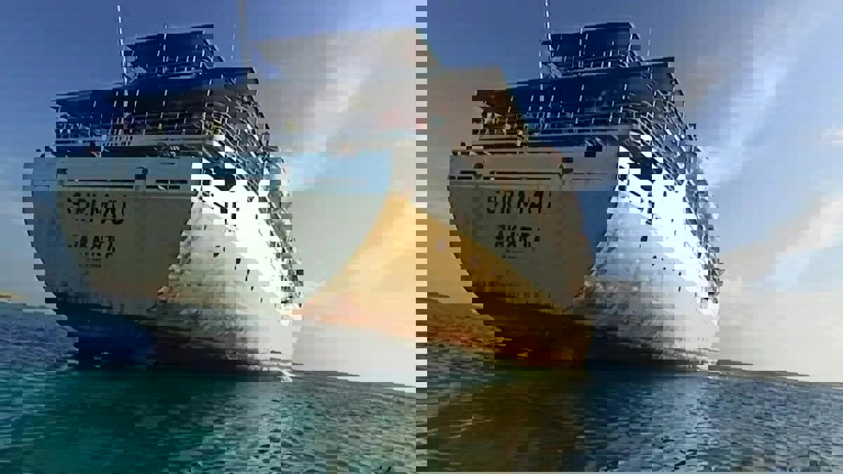 إنقاذ عبّارة على متنها 839 شخصا بعد جنوحها قبالة إندونيسيا