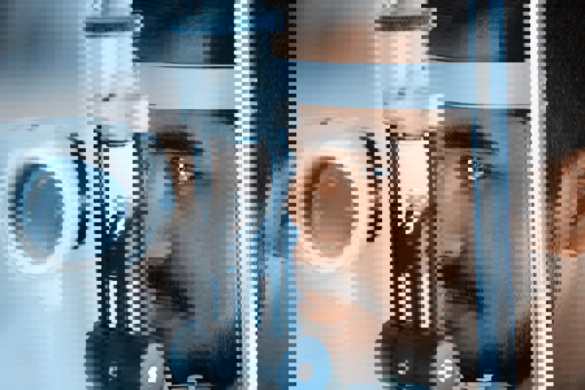 تلف قرنية شاب عشريني بسبب هذه العادة اليومية 