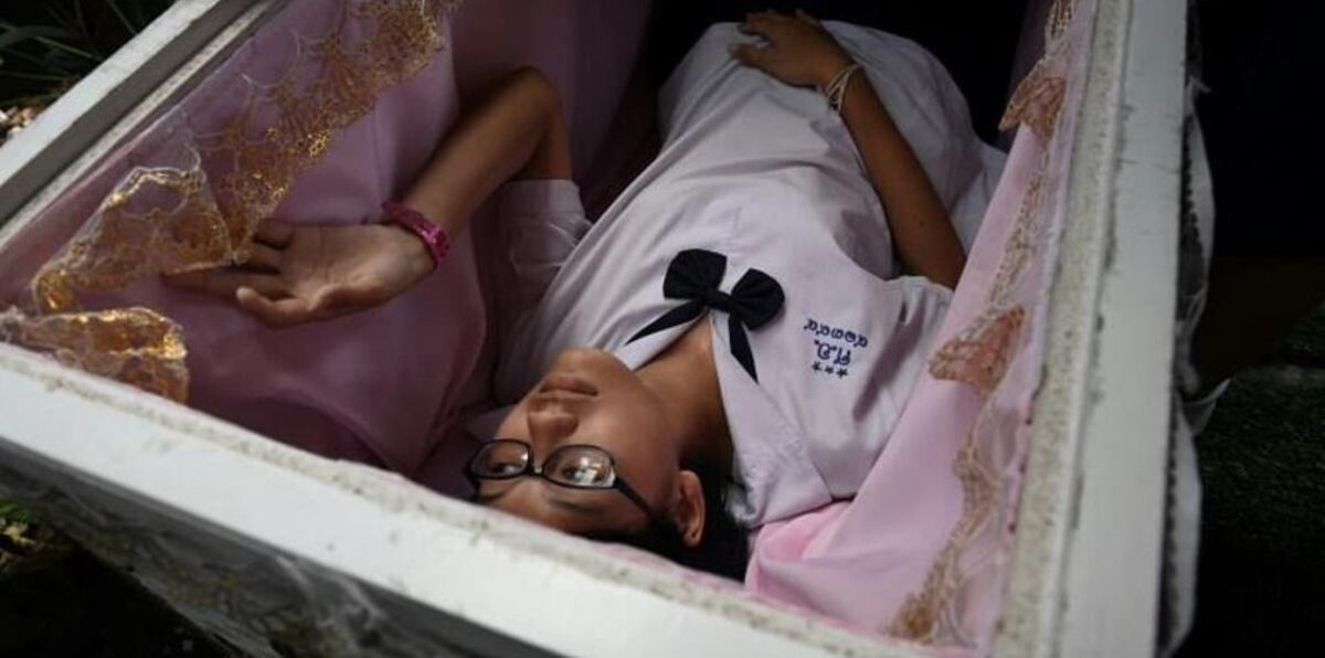 مقهى يغري زبائنه بخصومات بشرط "تجربة الموت"