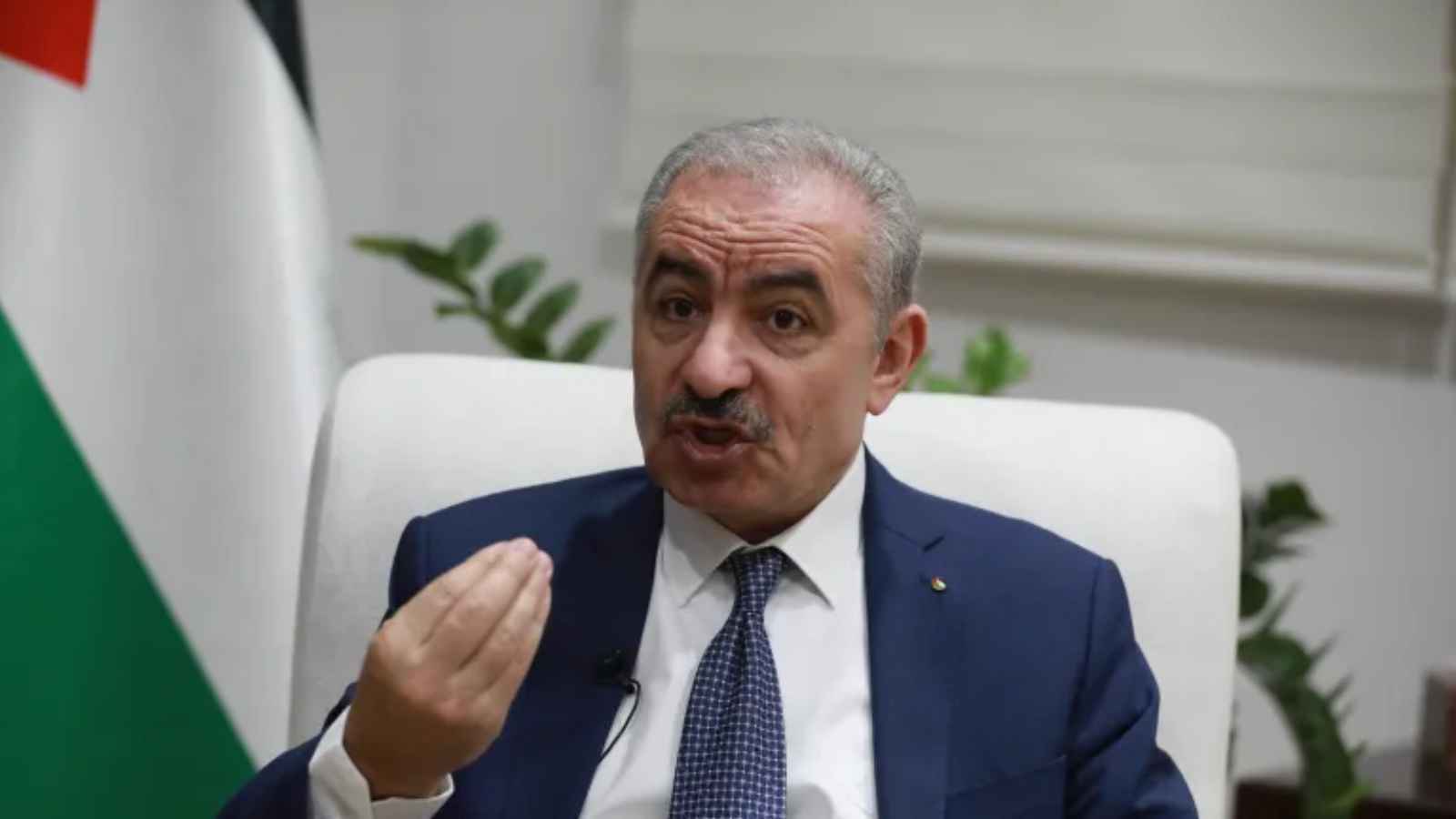 محمد اشتية لـ"إرم نيوز": فلسطين ليست أرضاً مؤجرة ومشروع ترامب سيفشل