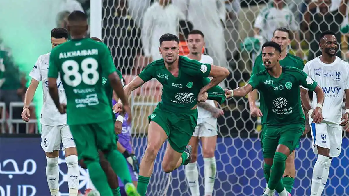 الأهلي السعودي يبدأ خطوات "تحصين نجمه"