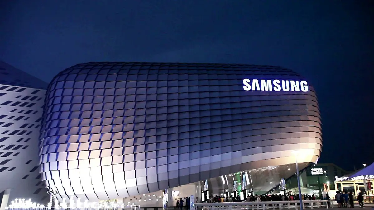 سامسونغ تجهز إصدارًا قابلًا للطي من غلاكسي نوت 10 (صورة)