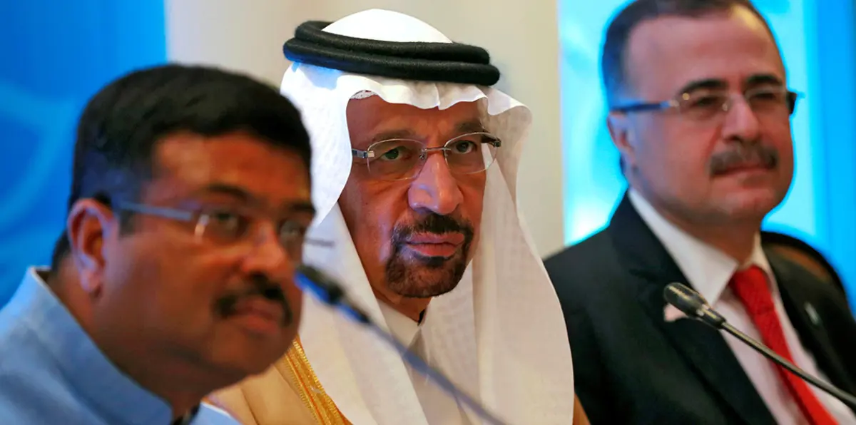 السعودية: نعمل على حماية سوق النفط من "صدمات الخام"