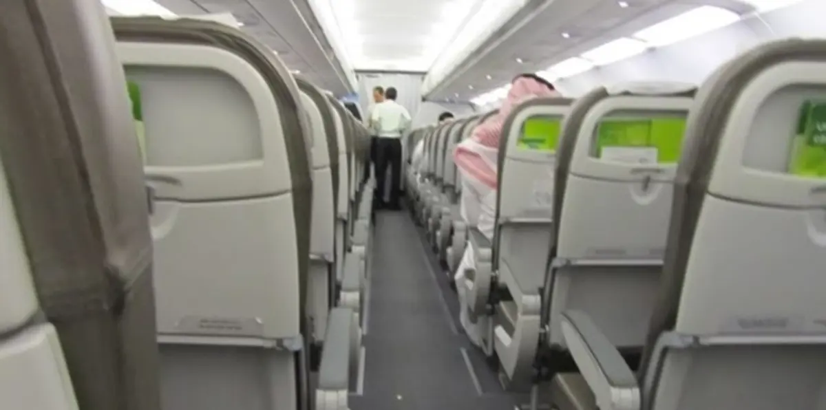 شجار عنيف بين راكب ومضيفة في رحلة "جدة القاهرة".. يدفع قائد الطائرة لهذا التصرف