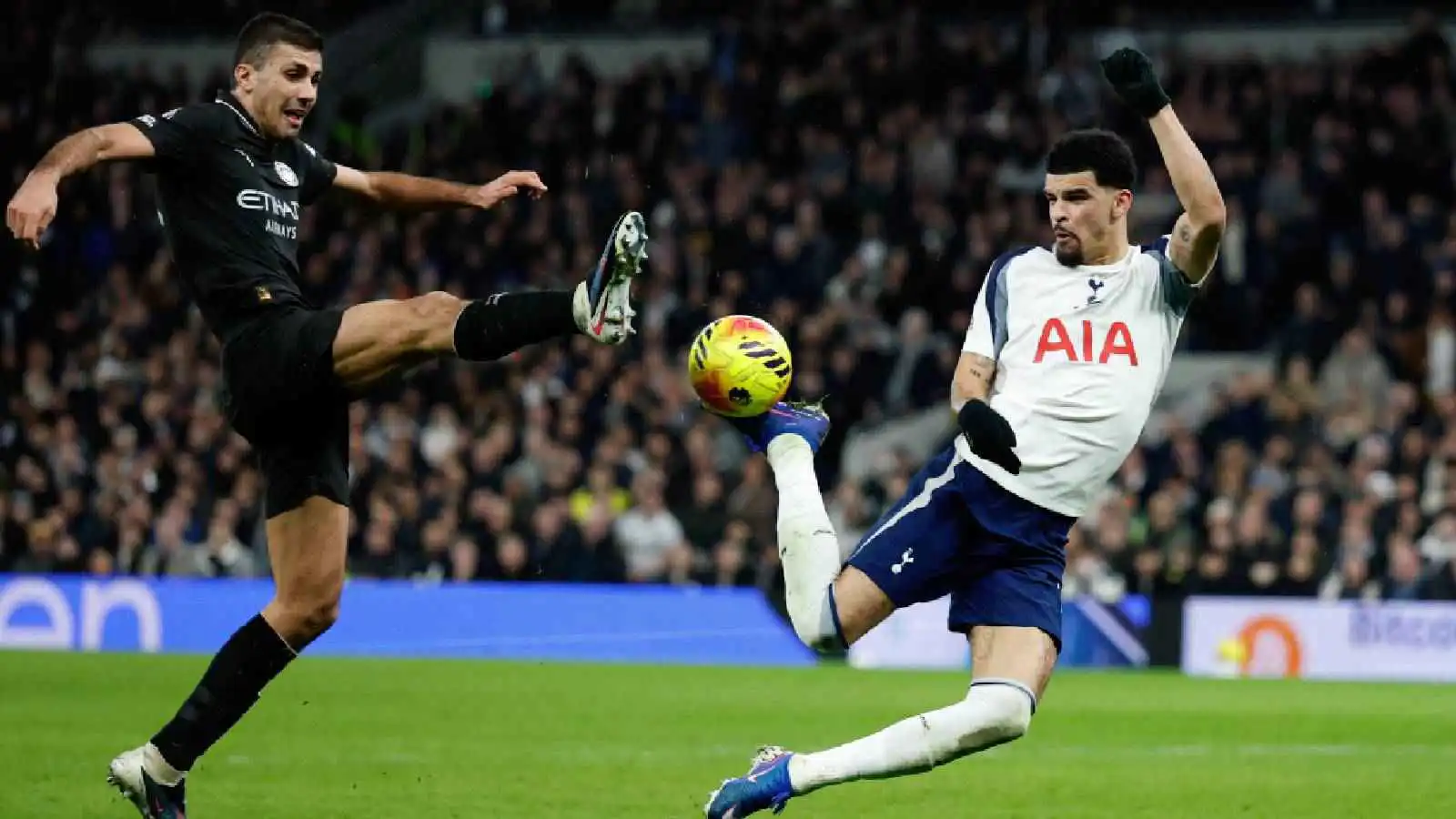 "حسم جائزة بوشكاش".. ردود أفعال واسعة بعد هدف سولانكي الخيالي