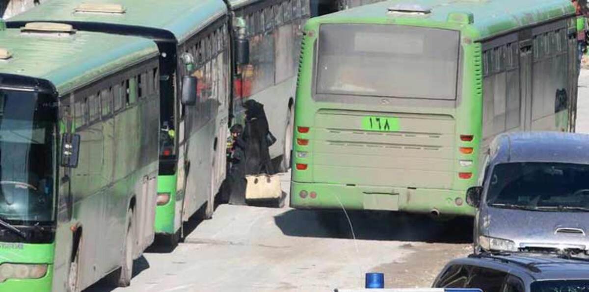 صور.. إحراق حافلات الإجلاء في كفريا والفوعة بريف إدلب