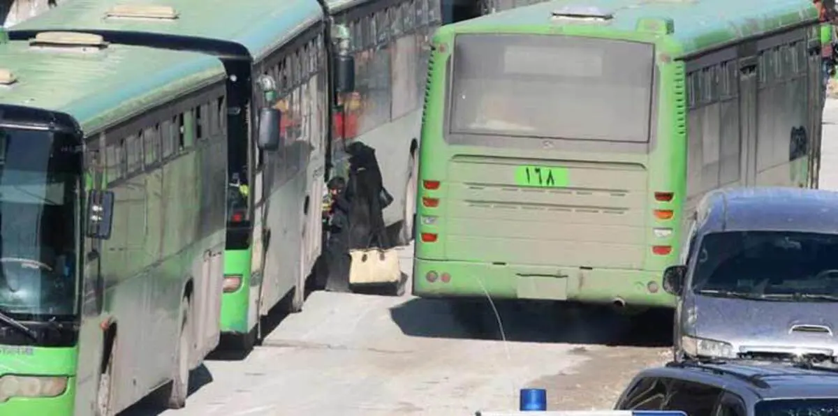 صور.. إحراق حافلات الإجلاء في كفريا والفوعة بريف إدلب